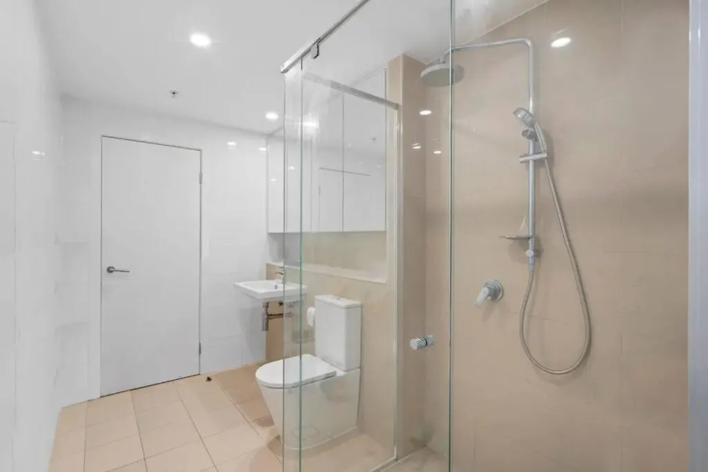 Location! Cbd 2B1B Apt W/Parking, Shared Pool,Gym Brisbane 0*,  Australia
