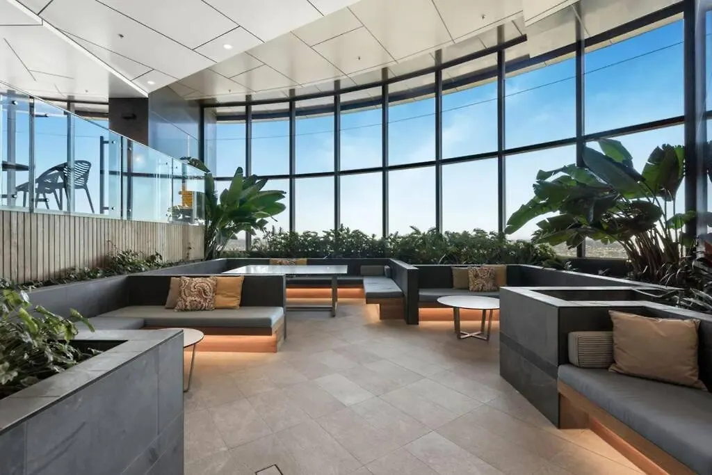 Location! Cbd 2B1B Apt W/Parking, Shared Pool,Gym Brisbane