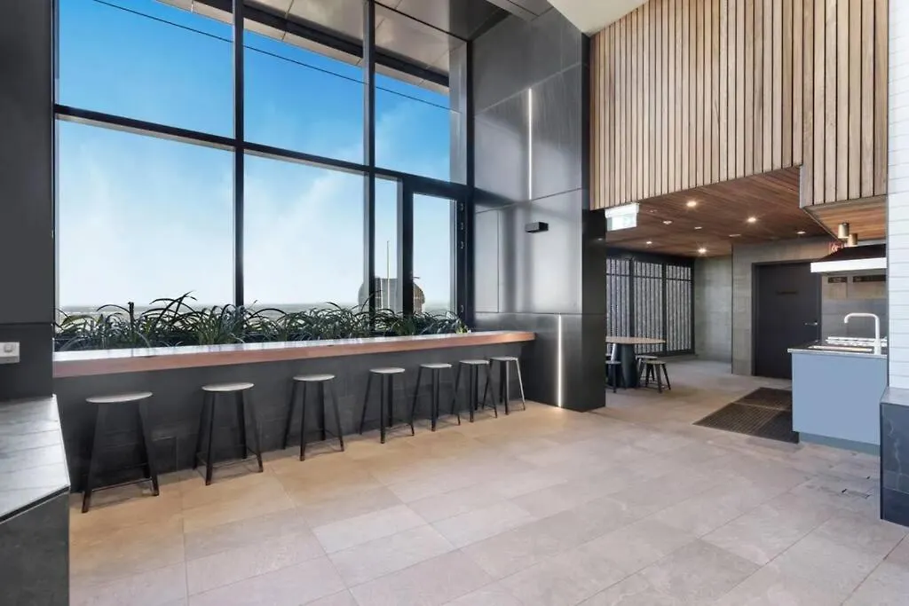 Location! Cbd 2B1B Apt W/Parking, Shared Pool,Gym Brisbane